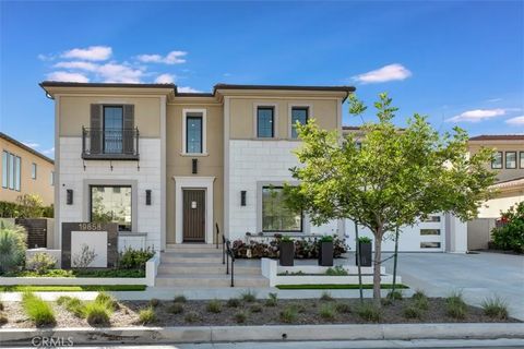 Photo of 19858 Longhorn Drive, Chatsworth, CA 91311 (MLS # SR25275667)