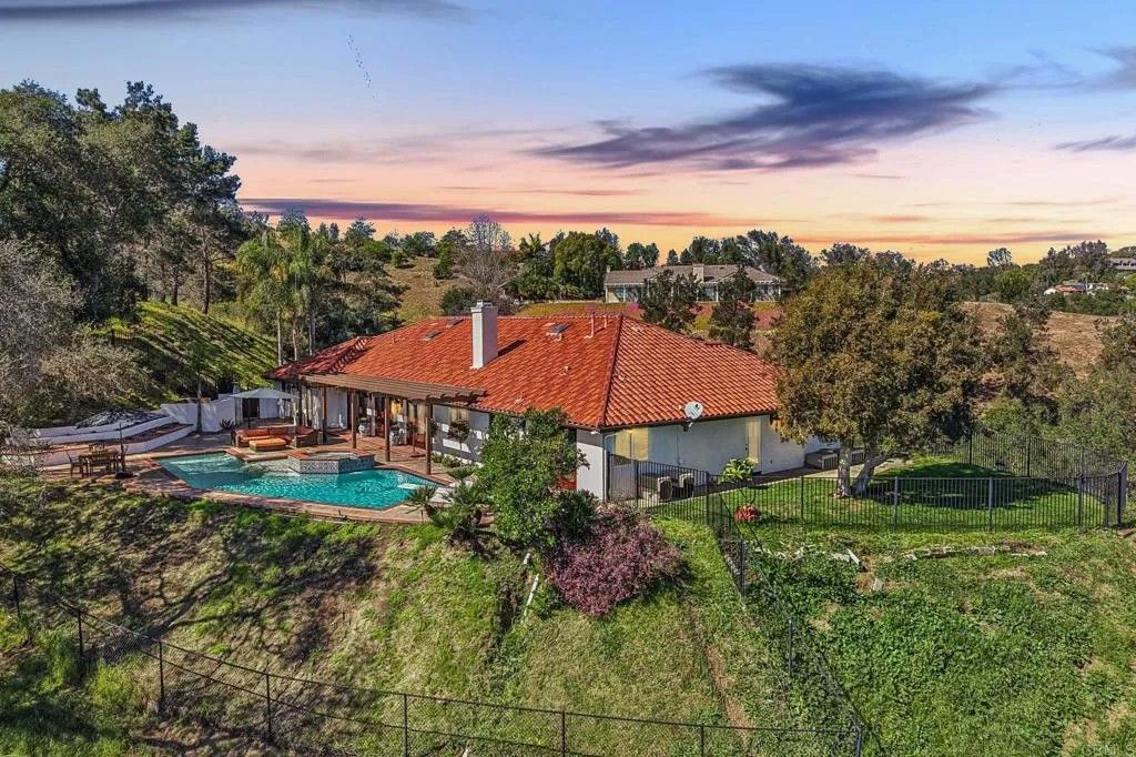 Photo of 707 S Live Oak Park Road, Fallbrook, CA 92028 (MLS # NDP2603699)
