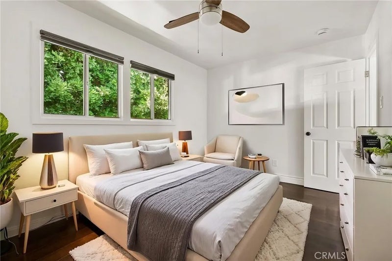 889 W 25th