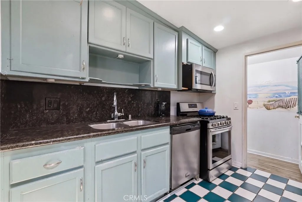 11129 Freer