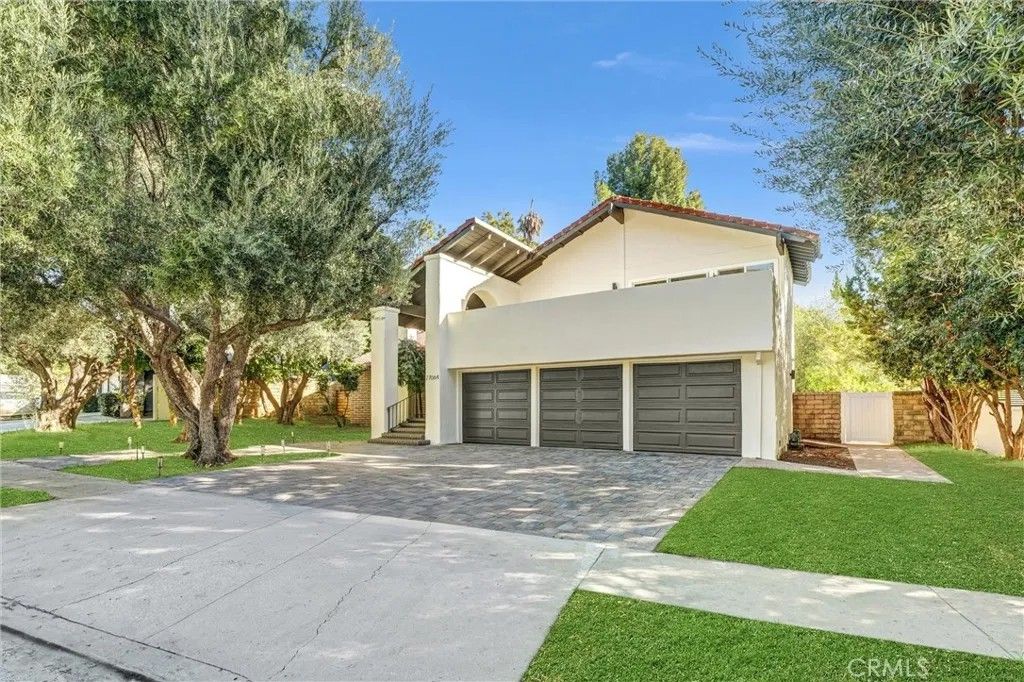 Photo of 27064 Esward Drive, Calabasas, CA 91301 (MLS # SR26060599)