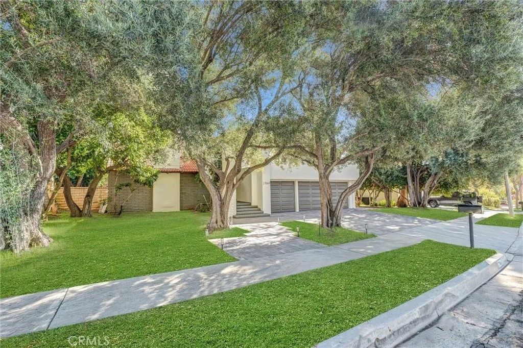 Photo of 27064 Esward Drive, Calabasas, CA 91301 (MLS # SR26060599)