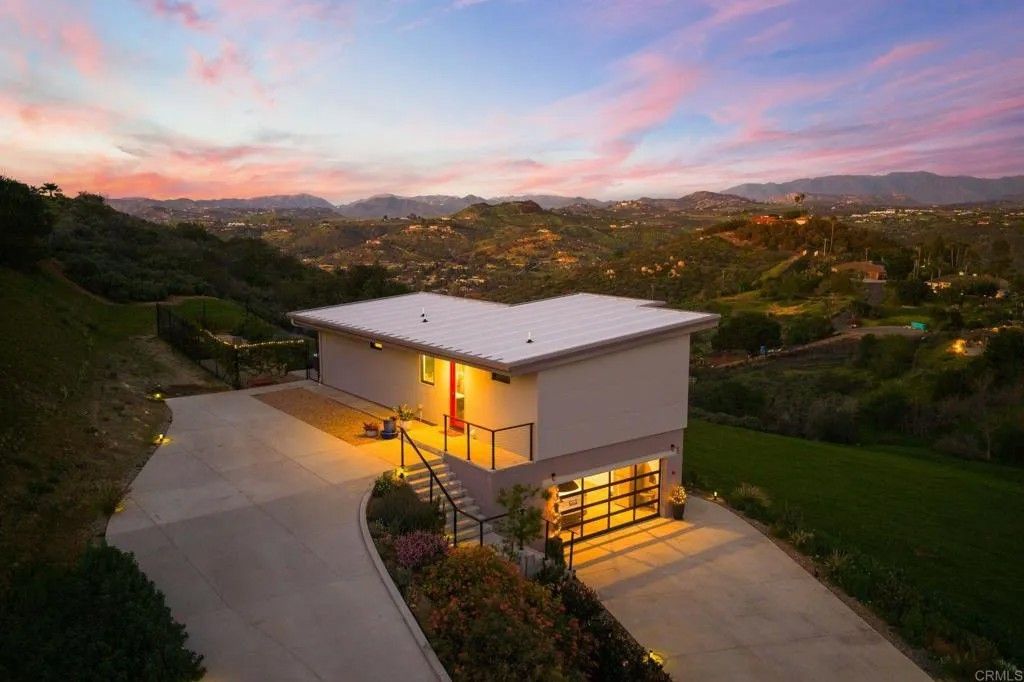 Photo of 6937 KELLYN Lane, Vista, CA 92084 (MLS # NDP2601103)