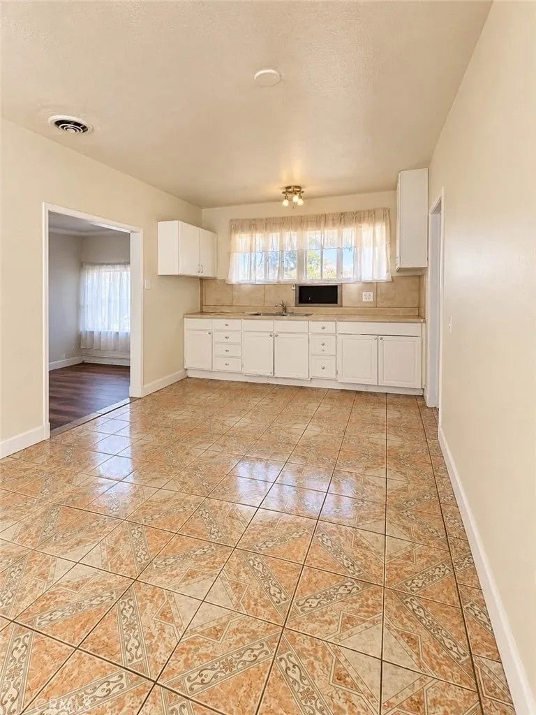 2184 Roosevelt Avenue
