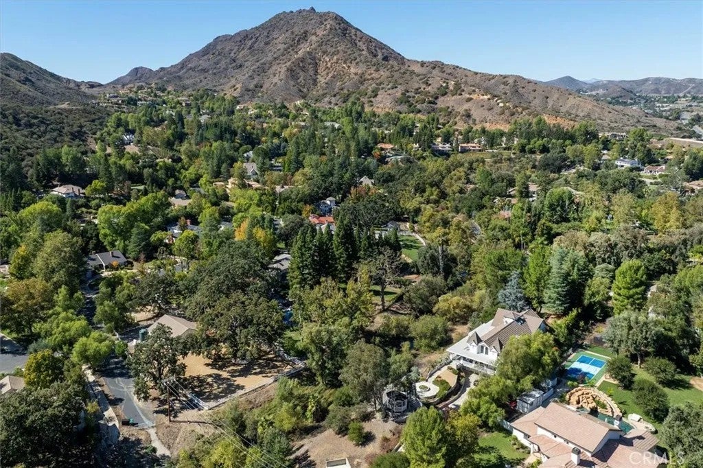 28933 Wagon Road