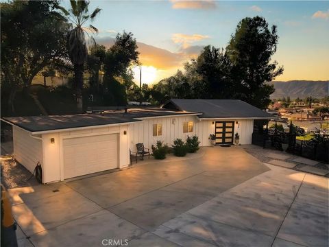 Photo of 229 W Gladstone St, San Dimas, CA 91773 (MLS # DW26041202)