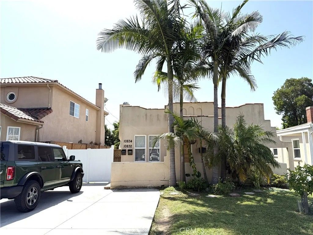 Photo of 10832 Westminster Ave, Los Angeles, CA 90034 (MLS # SW26079564)