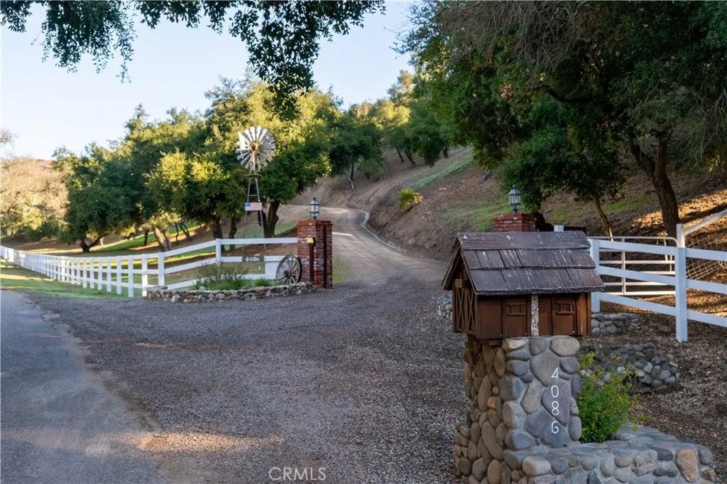 4086 E Oak Trail Road
