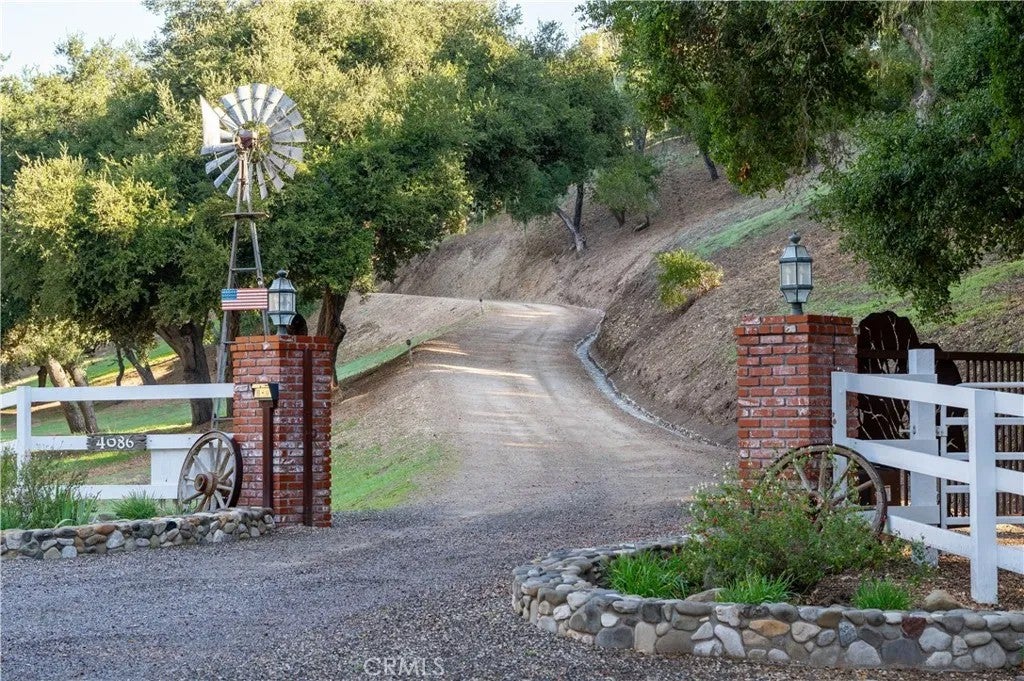 4086 E Oak Trail Road