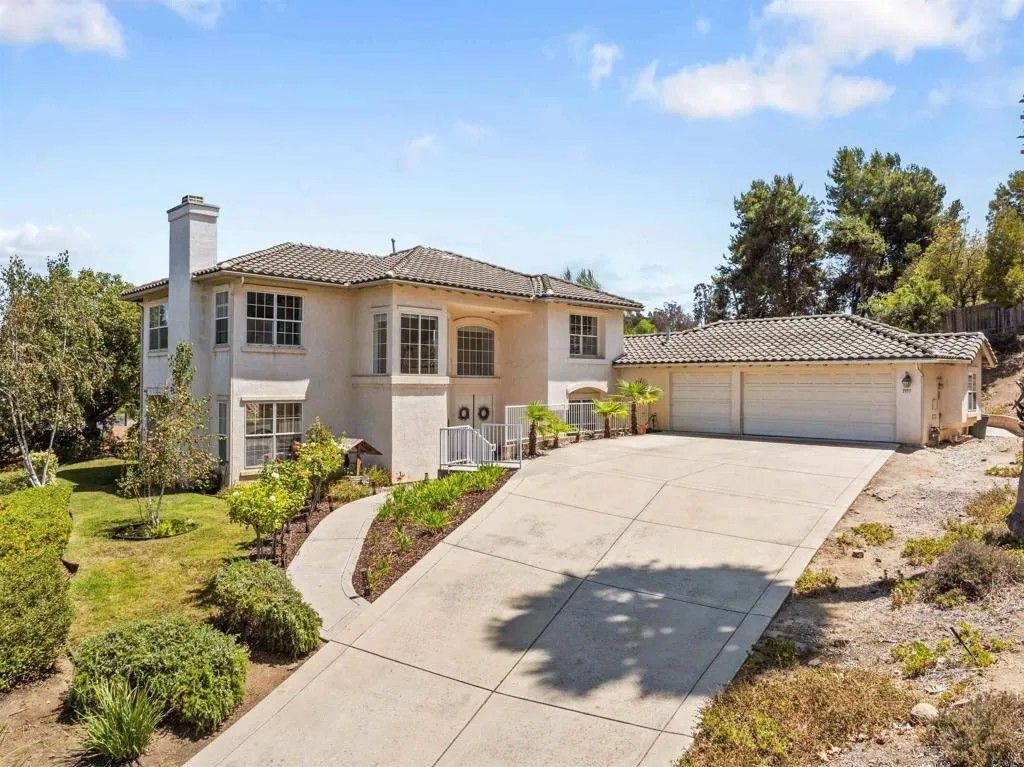 Photo of 1957 Cresthaven Drive, Vista, CA 92084 (MLS # NDP2509166)