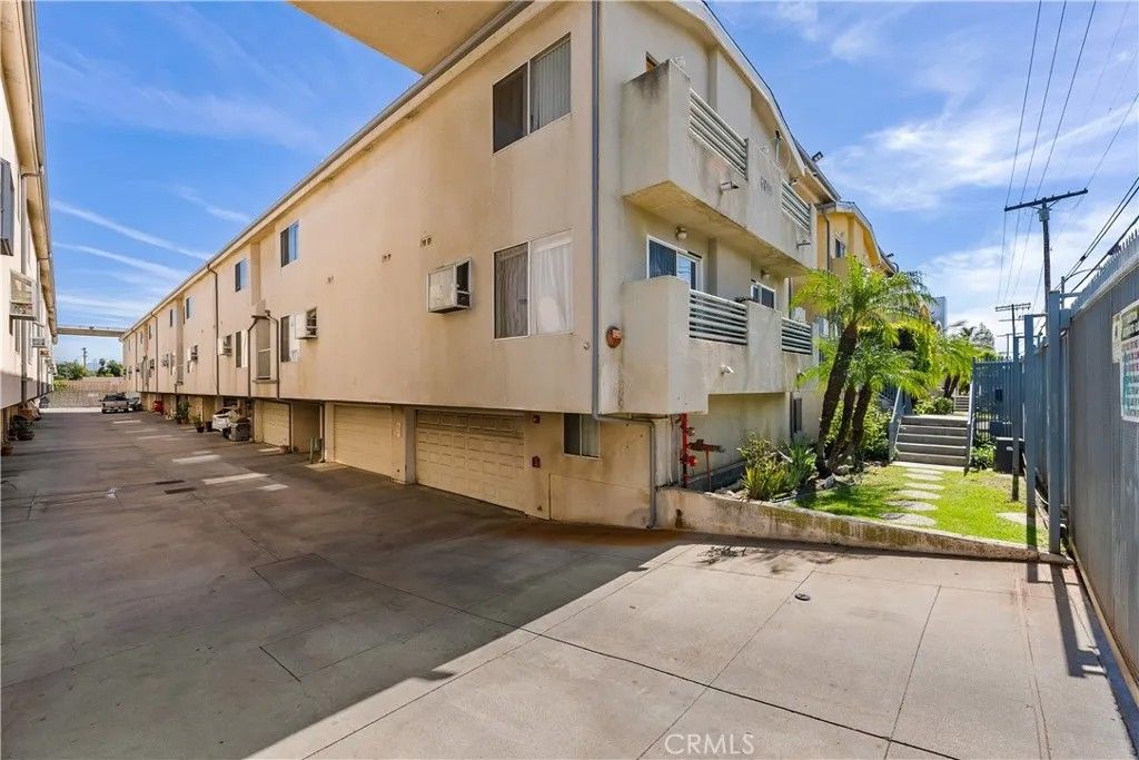 Photo of 8800 Burnet Avenue #15, North Hills, CA 91343 (MLS # SR26024422)