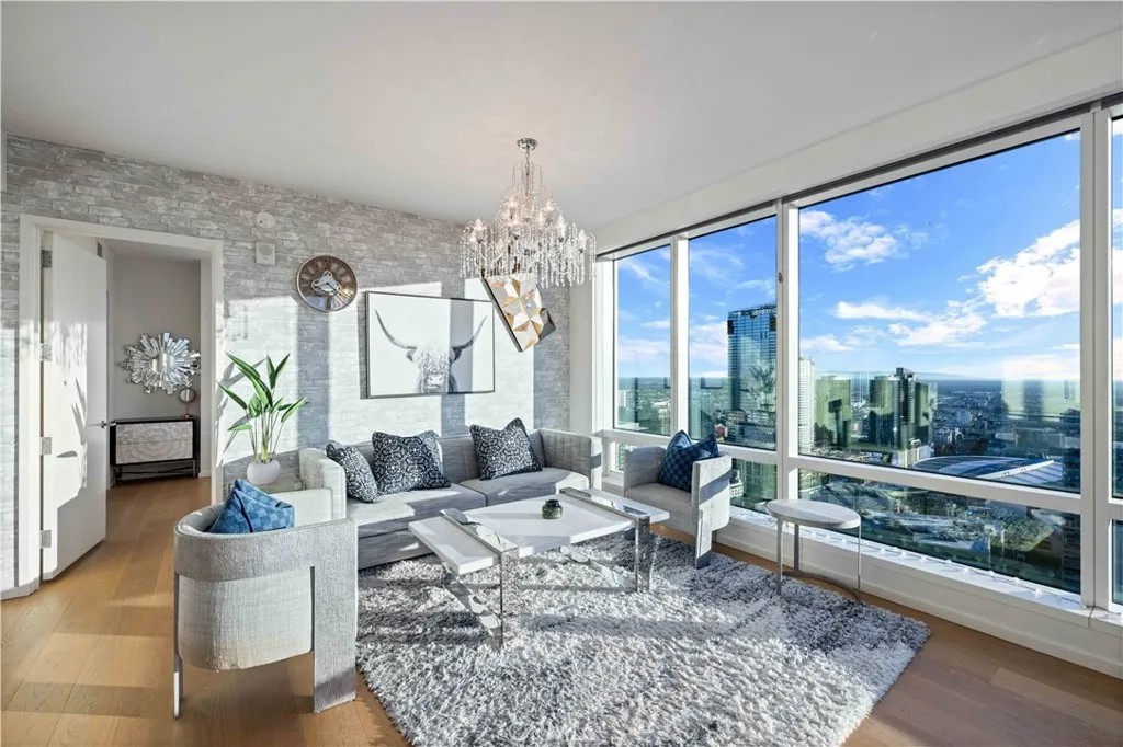 877 Francisco Street 4111