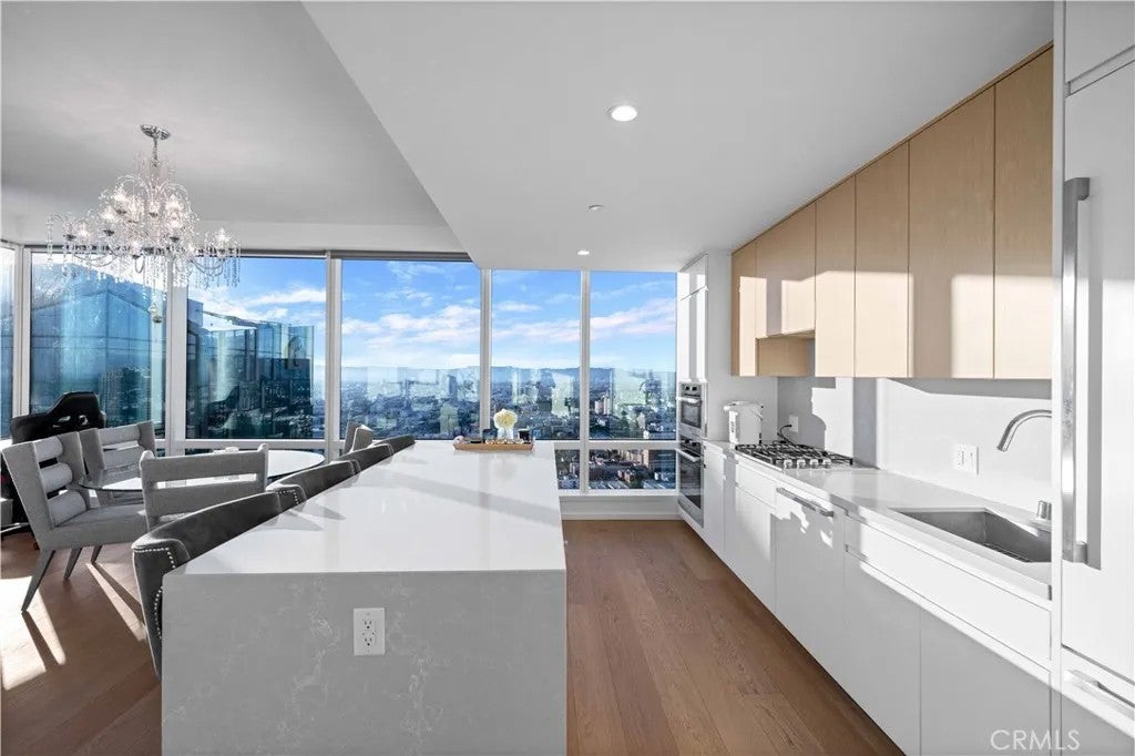 877 Francisco Street 4111