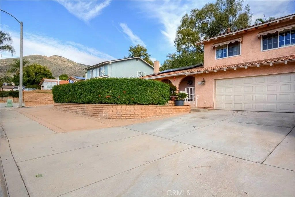 Photo of 2535 Mercedes Ave, Highlands, CA 92346 (MLS # CV25270086)