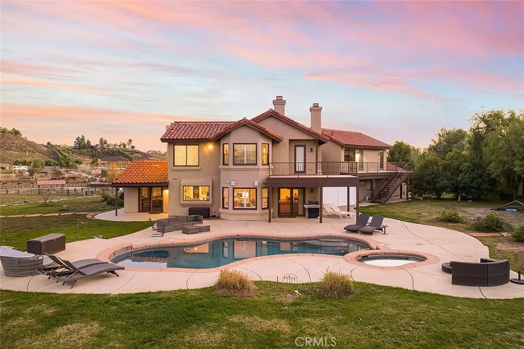38405 Avenida La Cresta