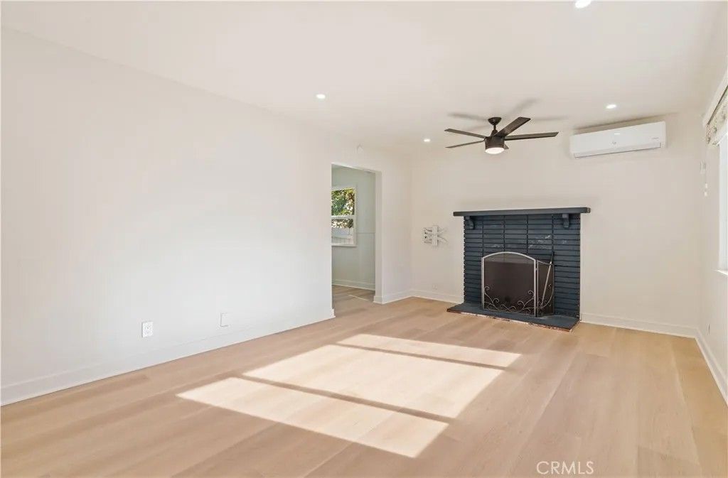 Photo of 3611 4th Avenue, La Crescenta, CA 91214 (MLS # SB26008051)