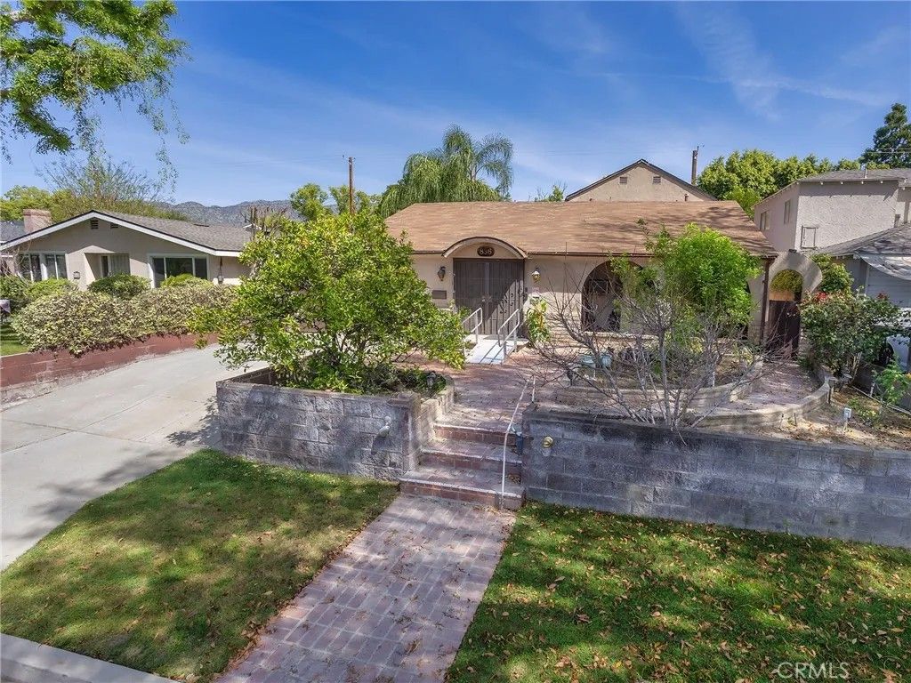 Photo of 836 N Parish Place, Burbank, CA 91506 (MLS # BB26059208)
