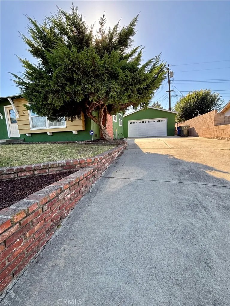 963 Ameluxen Ave