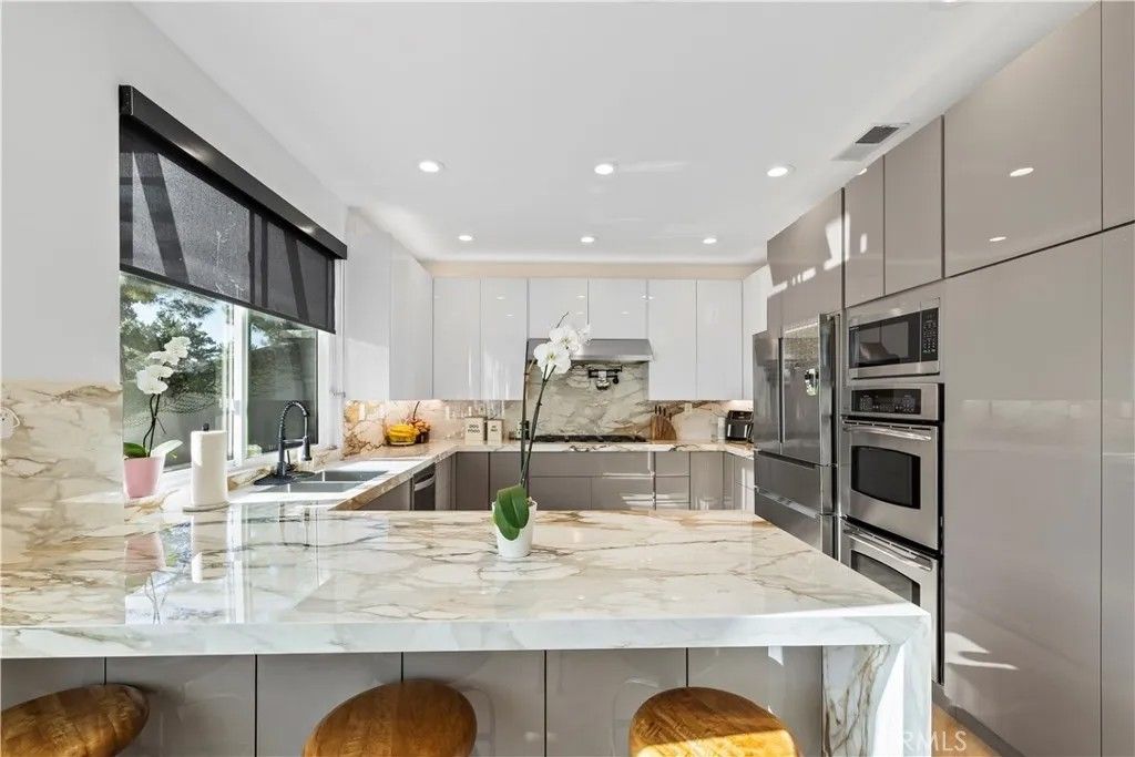 Photo of 8 Lakeridge, Rancho Santa Margarita, CA 92679 (MLS # OC26024474)