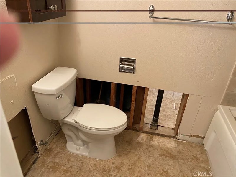573 La Costa Dr