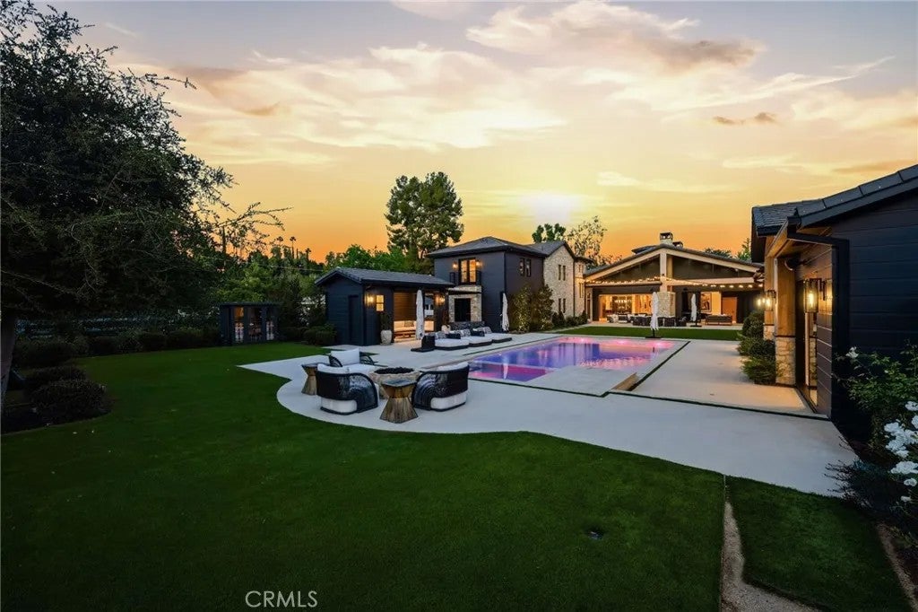 5241 Twin Oaks
