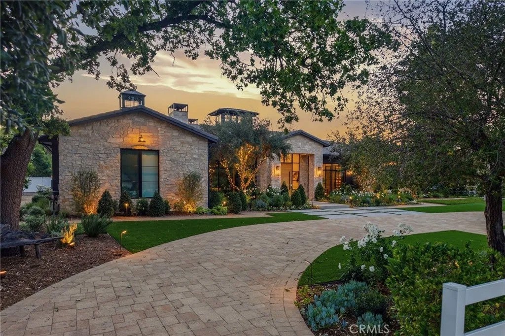 5241 Twin Oaks