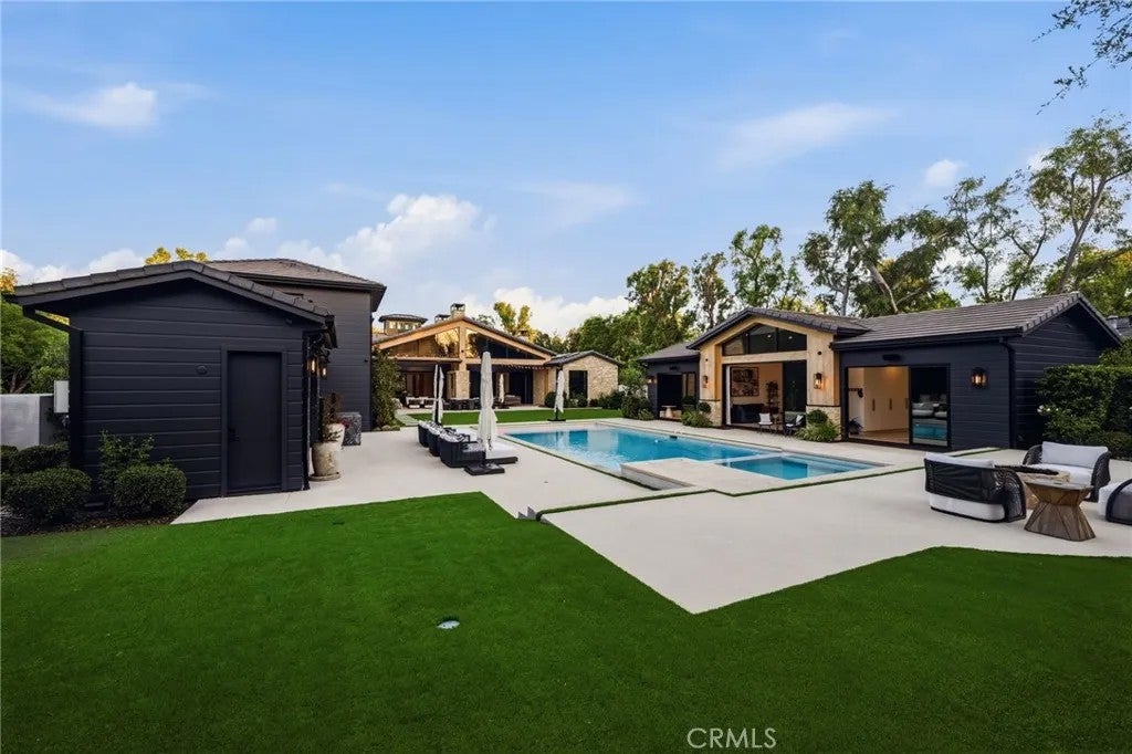 5241 Twin Oaks