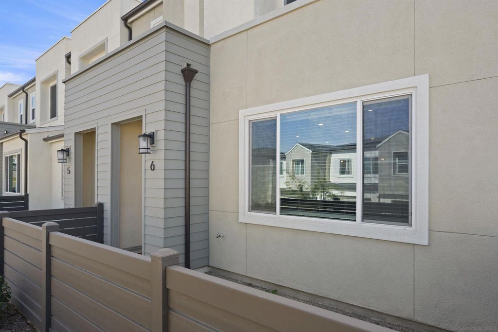 Photo of 763 Makani St #6, Chula Vista, CA 91911 (MLS # 250042225)