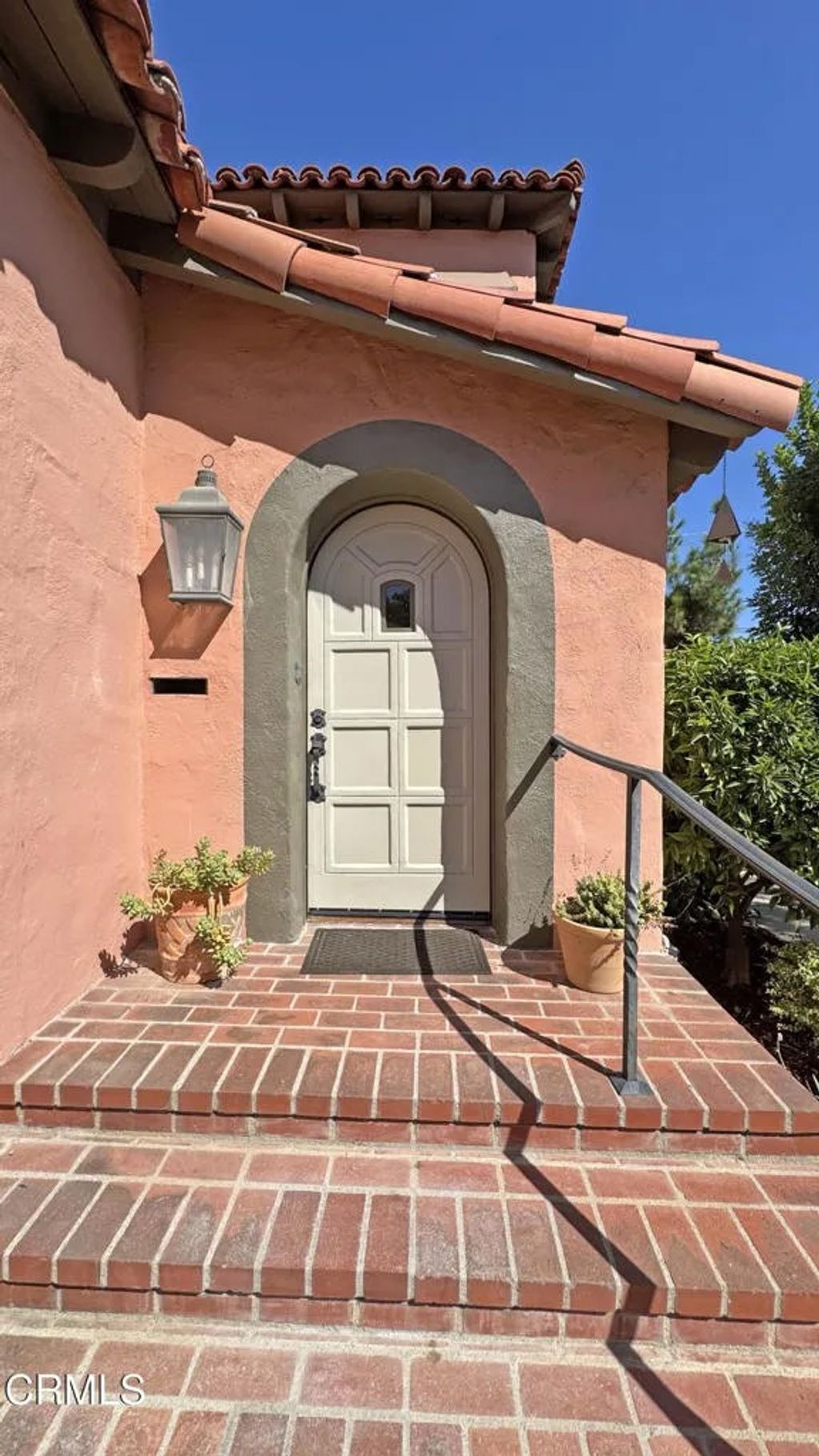 Photo of 400 S Meridith Avenue, Pasadena, CA 91106 (MLS # P1-25166)