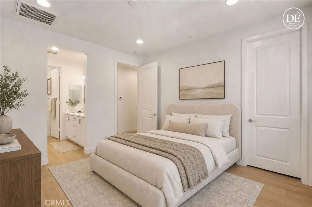 5750 Acacia