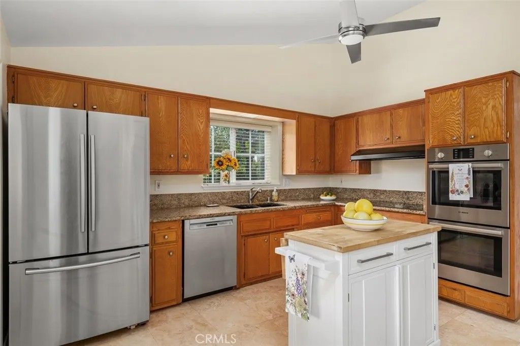 Photo of 24133 Albers Street, Woodland Hills, CA 91367 (MLS # SR26064873)