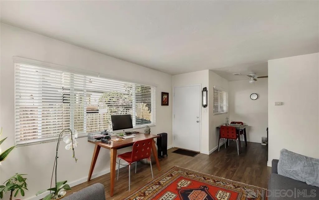 344-46 N Acacia Ave