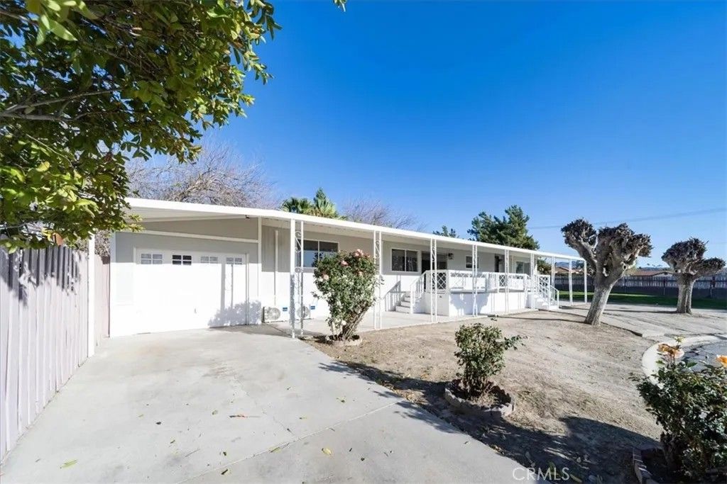 Photo of 1400 E Menlo Ave #49, Hemet, CA 92544 (MLS # SW26051744)