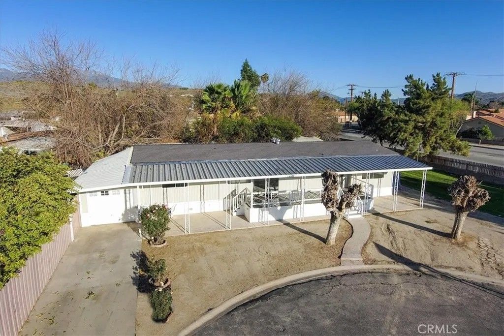 Photo of 1400 E Menlo Ave #49, Hemet, CA 92544 (MLS # SW26051744)