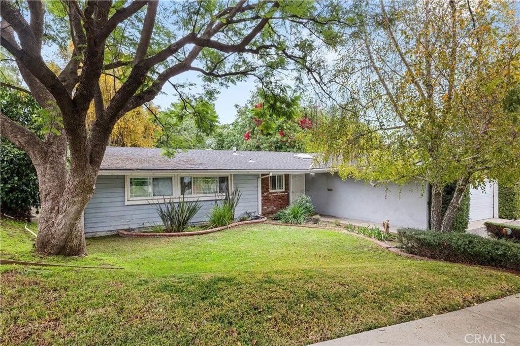 Photo of 20313 Aetna, Woodland Hills, CA 91367 (MLS # SR25278118)