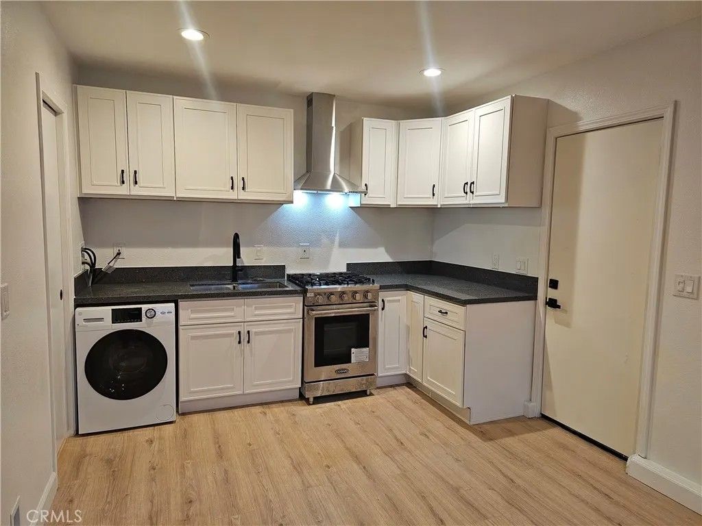 Photo of 324 E Citron Street, Corona, CA 92879 (MLS # SW26009044)