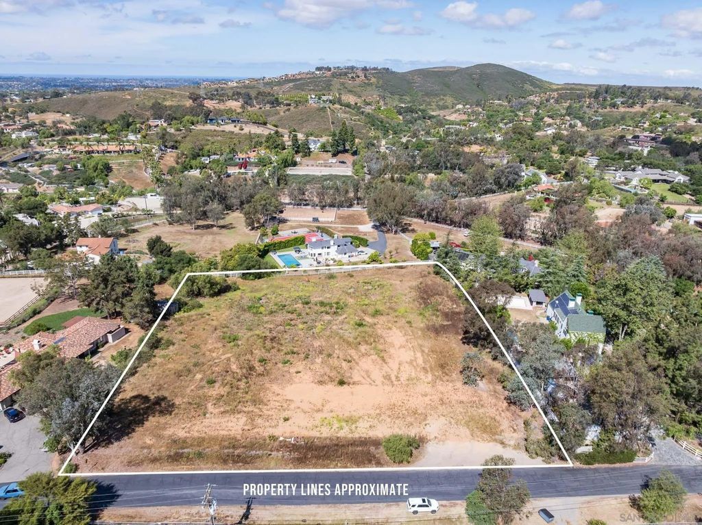 Photo of 20236 Fortuna Del Este, Escondido, CA 92029 (MLS # 260010046)