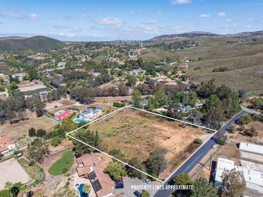 Photo of 20236 Fortuna Del Este, Escondido, CA 92029 (MLS # 260010046)