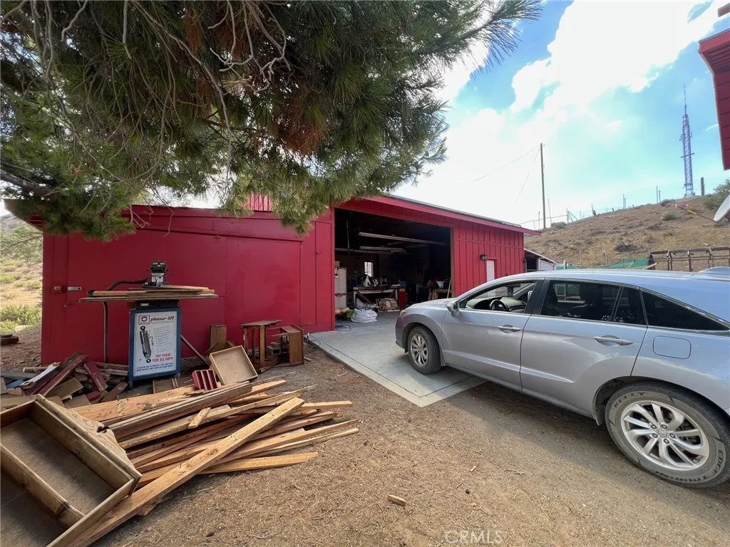 6151 Hubbard Road