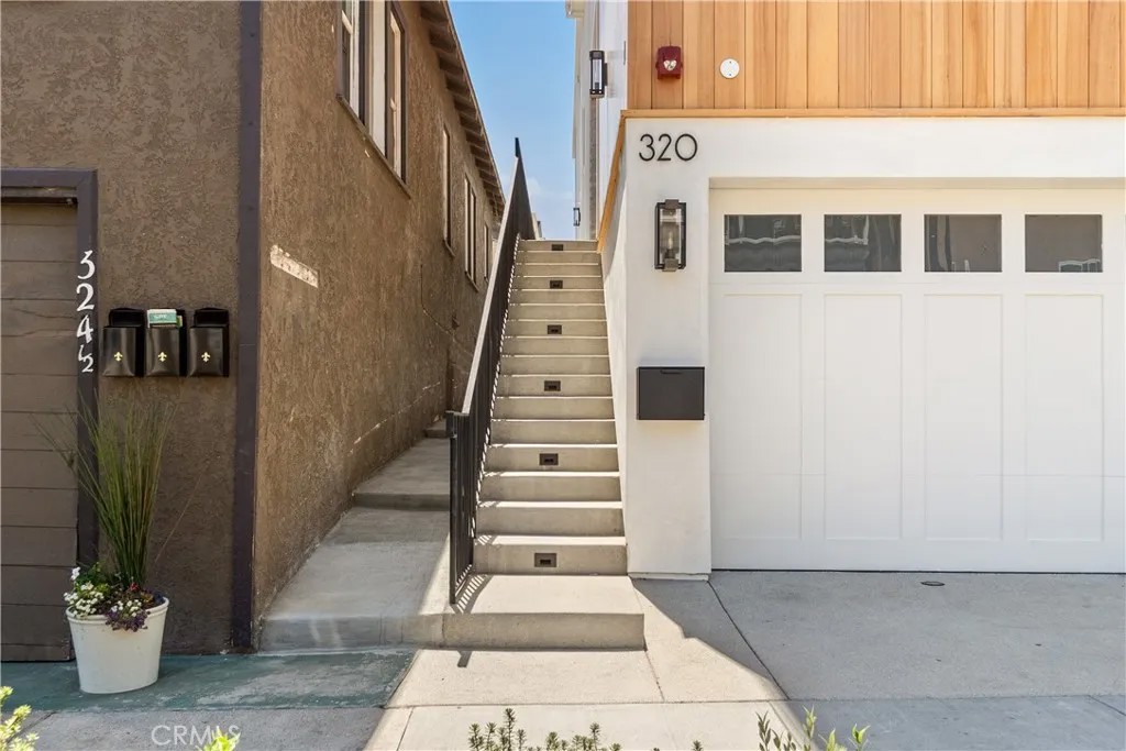 320 1st St