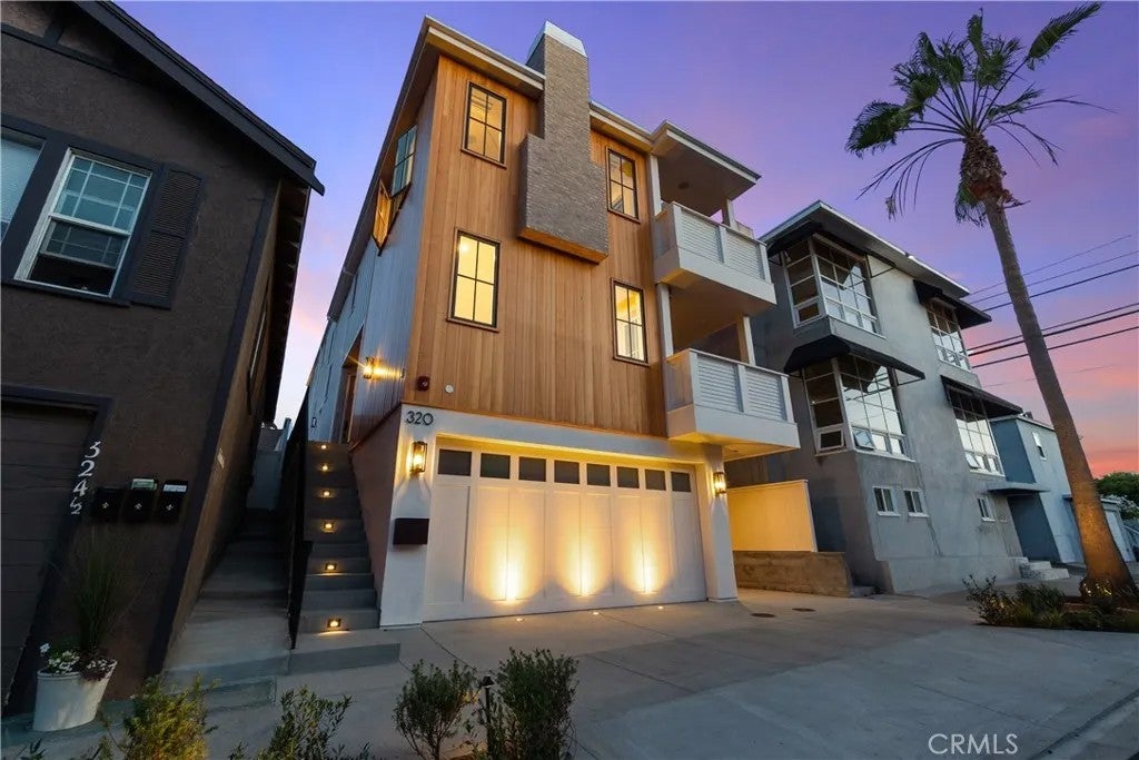 320 1st St