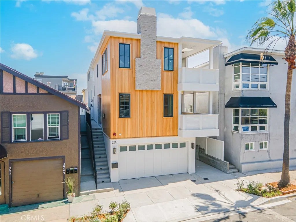 320 1st St