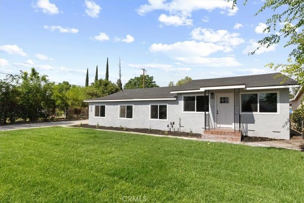 Photo of 2460 N State St, San Bernardino, CA 92407 (MLS # CV26097635)