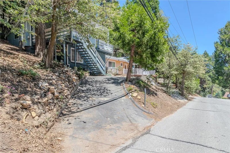1223 Bear Springs