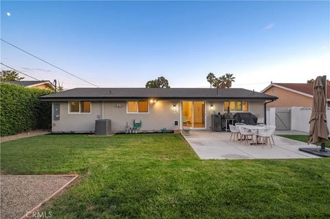 Tiny photo for 2533 W Chanticleer Rd, Anaheim, CA 92804 (MLS # OC25233116)