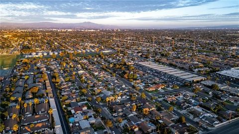 Tiny photo for 2533 W Chanticleer Rd, Anaheim, CA 92804 (MLS # OC25233116)