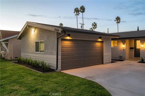 Tiny photo for 2533 W Chanticleer Rd, Anaheim, CA 92804 (MLS # OC25233116)
