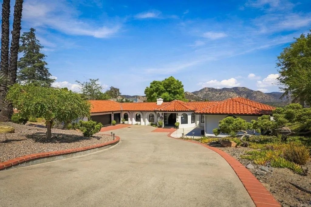 15647 Calistoga Dr
