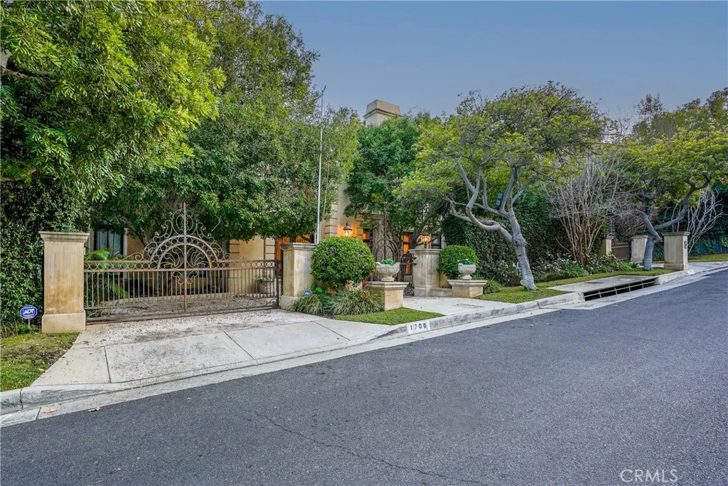 1700 Green Acres Drive