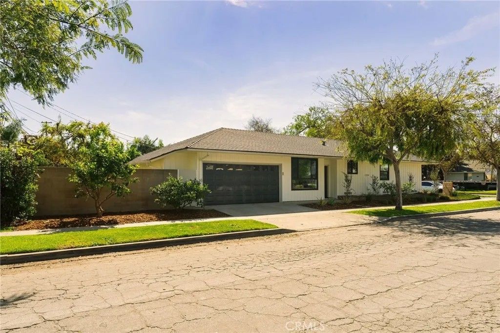 Photo of 2050 Josie Avenue, Long Beach, CA 90815 (MLS # DW26070713)